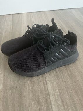 Adidas Boys Size 11 Black Mesh Athletic Sneakers